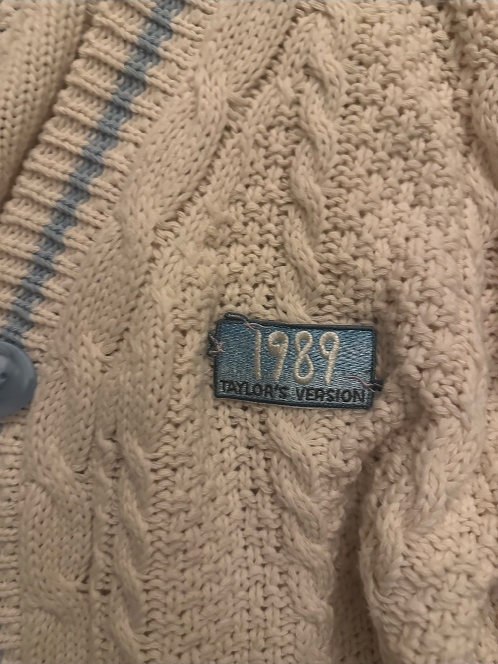Taylor swift Cream Cable Knit Cardigan with Light Blue Trim and Stars - Picture 2 of 3
